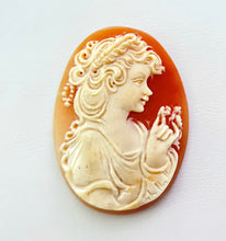 Load image into Gallery viewer, Recycled Shell Oval Cameo - 40x30mm I
